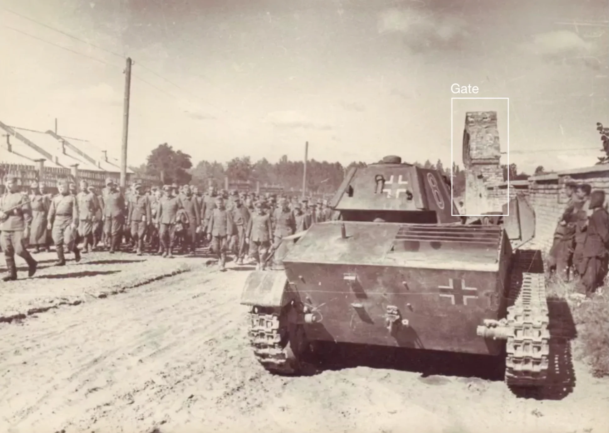Figure XІI. Soviet troops on Illienka Street led German captives on August 16, 1944.